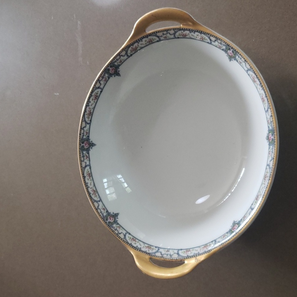 Haviland elegant Gold and White Serving Bowl